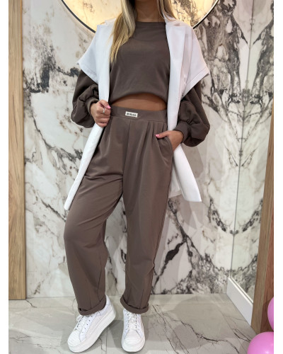 Spodnie dresowe z etykietą By o la la...! kakaowe