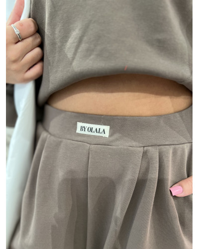 Spodnie dresowe z etykietą By o la la...! kakaowe