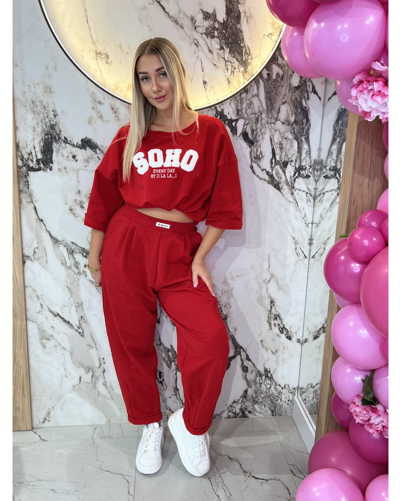 Spodnie dresowe z etykietą By o la la...! red kiss