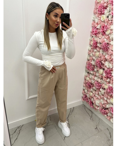 Spodnie dresowe z etykietą By o la la...! beżowe