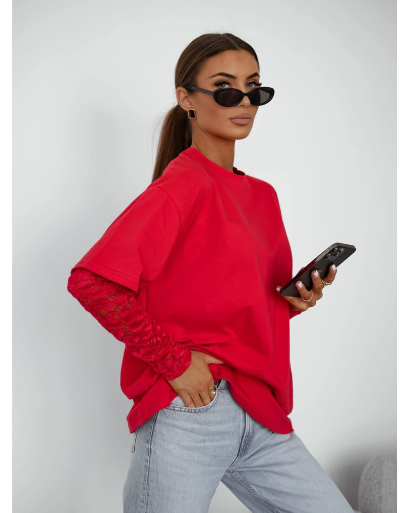 T-shirt oversize z koronkowym rękawem czerwony