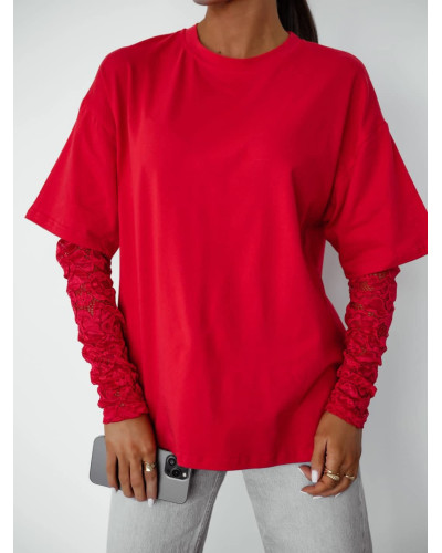 T-shirt oversize z koronkowym rękawem czerwony