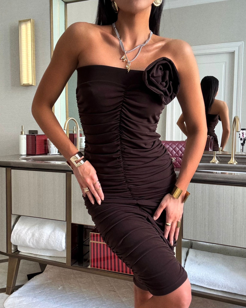 Sukienka tuba z różą La Milla czekoladowa